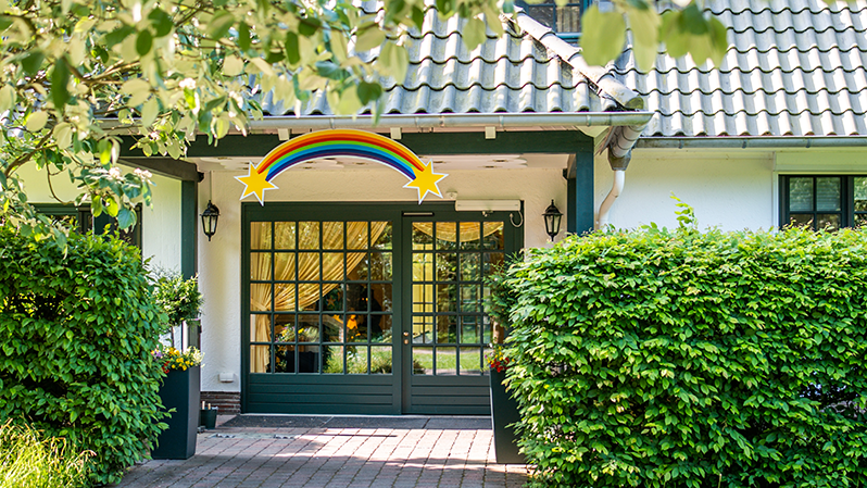 The glass door at the entrance to Sternenbrücke. A rainbow hangs above it.